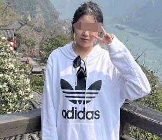 海角社区.带着高中妹到酒店打炮输出