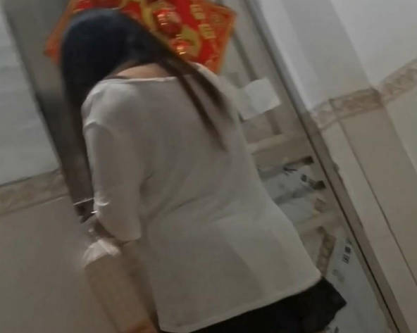 海角社区.操了一个出租房子的带娃少妇