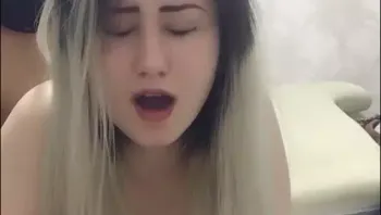 国人头套小哥啪啪俄罗斯妹子沙发上位骑乘性感连体网袜大屁股诱人很是诱惑不要错过